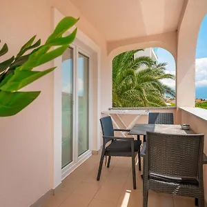 Apartment Gerta With Terrace, Baška
